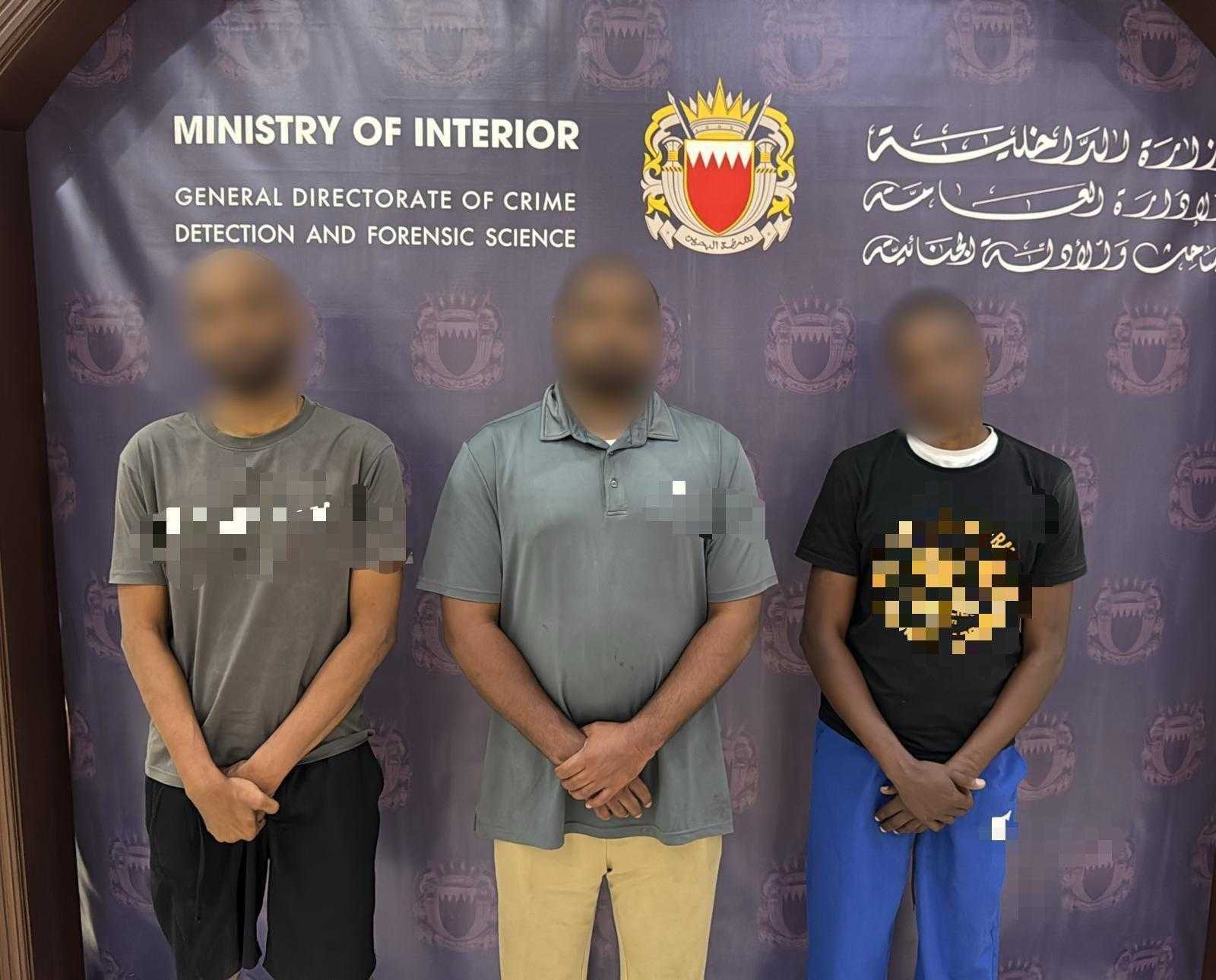 القبض على 3 أشخاص لسرقتهم 4700 دينار من مواطن في القضيبية<